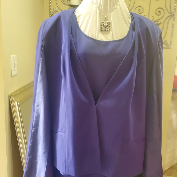 Woman's 3 piece suit - Picture 5 of 14